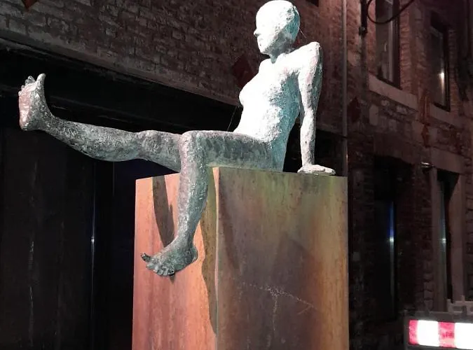 En Li Esse Lägenhet Huy